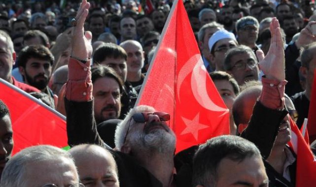 Kocaeli'de binlerce kişi Filistin için yürüdü