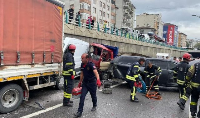 Kocaeli'de D-100 kara yolunda 7 araç birbirine girdi