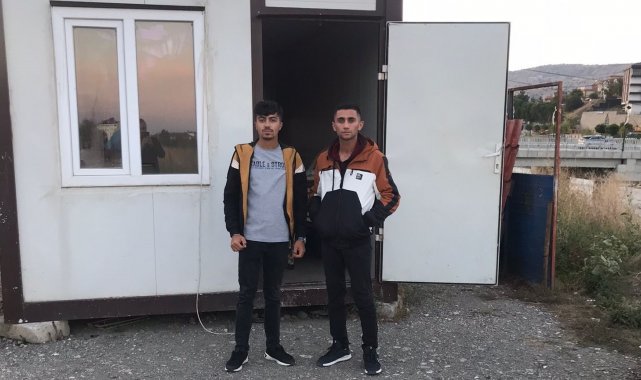 Konteynerde kalan iki üniversiteli Vali Doruk'un sayesinde pansiyona kavuştu