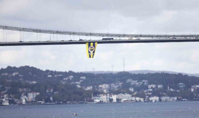 Köprülere dev Fenerbahçe bayrakları asıldı