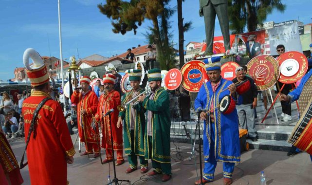 Körfez Yörükleri Cumhuriyetin 100. yıldönümünü mehteran ve pilav-keşkek hayrıyla kutladı