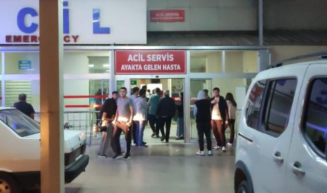 Kozan'da 14 lise öğrencisi, çiğ köfteden zehirlenme şüphesiyle hastaneye kaldırıldı