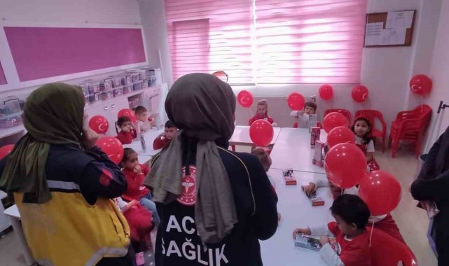 Küçük öğrenciler ambulansı tanıdı