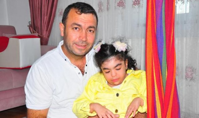Küçük Rabia'nın evin tavanına bağlı demirle yaşam mücadelesi