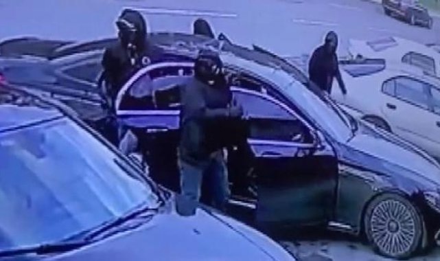 Küçükçekmece'deki silahlı saldırı kamerada
