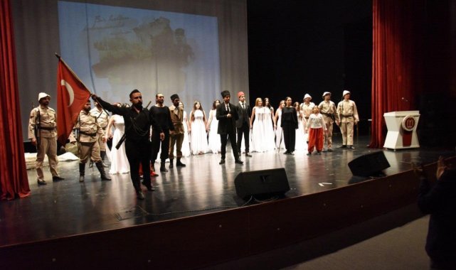 Kurtuluş Destanı Dans Tiyatrosu ayakta alkışlandı