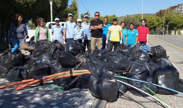 Kuşadası Doğal Botanik Park'tan bir kamyon çöp toplandı