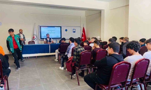 Kütahya'da öğrenciler bilinçli ve güvenli internet kullanımı konusunda bilgilendirildi