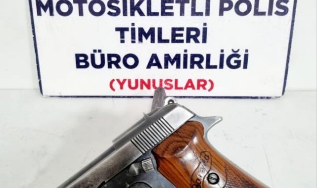 Kütahya'da Yunus Timleri ruhsatsız tabanca ele geçirdi