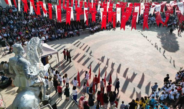 Kuyucak'ta 100. yıl coşkusu meydanlara sığmadı