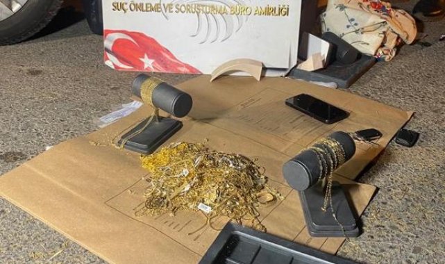 Kuyumcuyu soyup 15 dakikada yakalandılar; kar maskeli 4 şüpheli kamerada