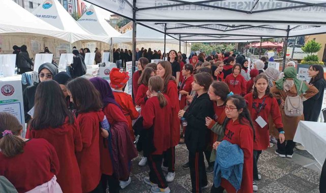 Lise öğrencilerinden Bilim Şenliği ve Türkiye Yüzyılı Sergisi