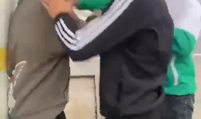 Liselilerin 'kız meselesi' kavgasında darbedilip, bıçaklandı; o anlar kamerada