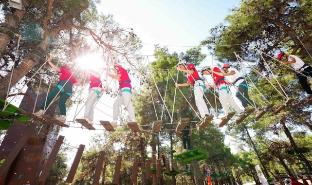 Macera parkurlarında eğlenceli ve adrenalin dolu anlar yaşadılar