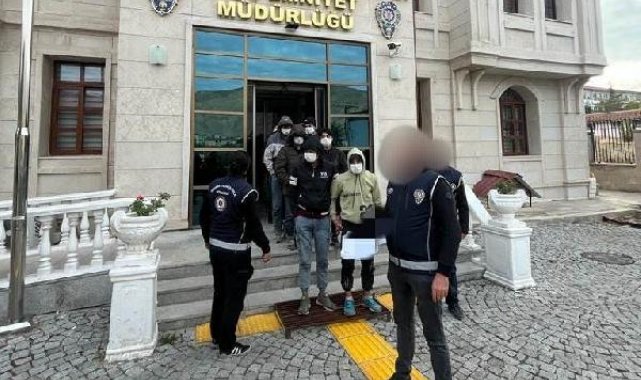 Malatya'da 13 kaçak göçmen yakalandı; 2 organizatör tutuklandı