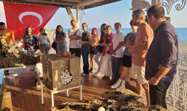 Manavgat'ta 16 bin kaplumbağa yavrusu denize ulaştı