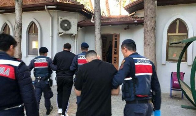 Manisa'da, 64 kişinin yakalandığı uyuşturucu operasyonunda, F serisi 1 dolar da ele geçirildi