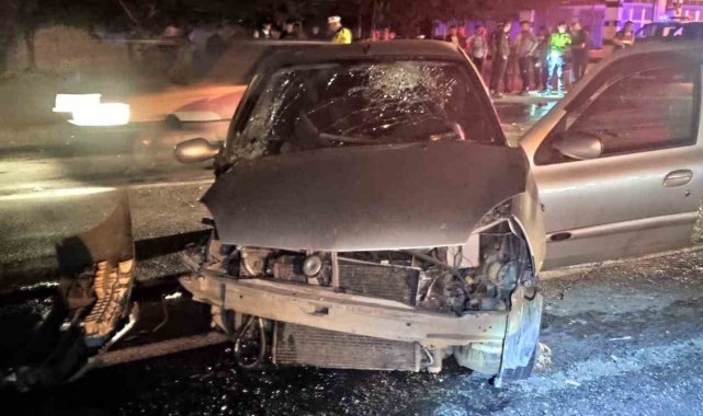 Manisa'da traktör ile otomobil çarpıştı: 4 yaralı