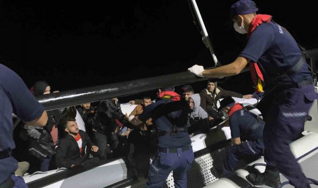 Marmaris'te 22 düzensiz göçmen kurtarıldı