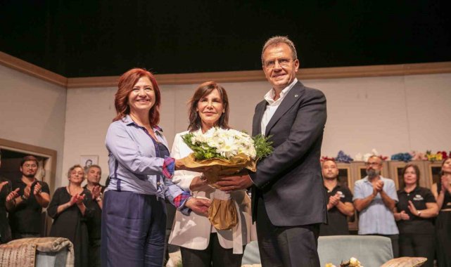 Mersin Şehir Tiyatrosu, 'Lütfen Kızımla Evlenir Misinizi?' oyununun prömiyeriyle sezonu açtı