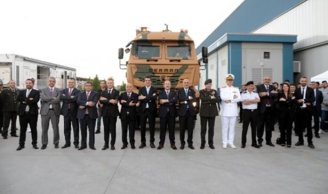 Mersin'de 13 adet 8x8 konteyner taşıyıcı 'Derman' teslimatı