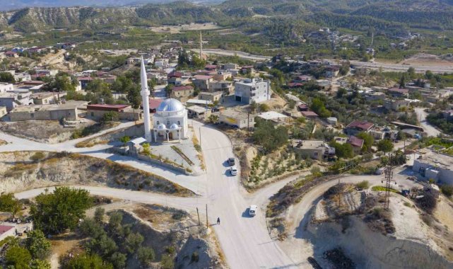 Mersin'de kırsal mahallelerde yol çalışmaları sürüyor