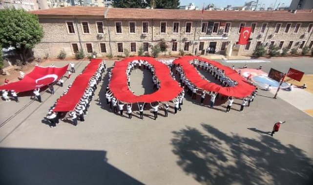 Mersin'de öğrencilerden Cumhuriyet'in 100'üncü Yıl koreografisi