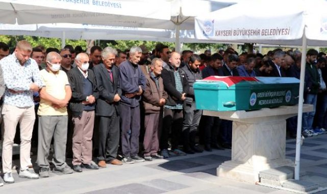 Mezarlıkta ölü bulundu, son yolculuğuna uğurlandı