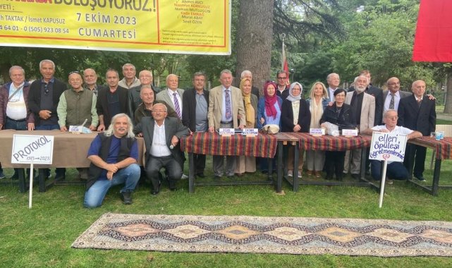 Mezunlar yarım asır sonra bir araya gelmenin mutluluğunu yaşadı