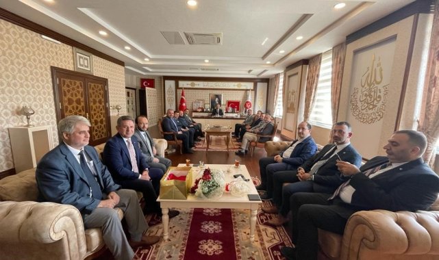 MHP'den "Her minareye bir bayrak, her minareye bir sancak" kampanyası