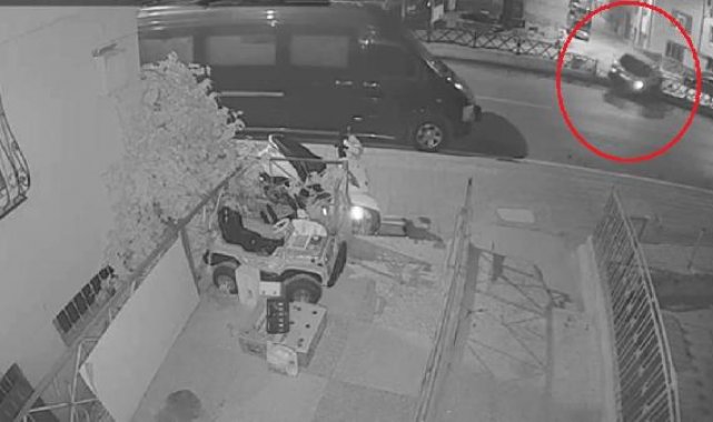 Minibüse çarpan otomobil, su kanalına düştü; 2 yaralı