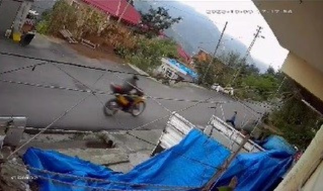 Motosiklet 7 yaşındaki çocuğa böyle çarptı