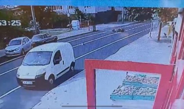 Motosikletin çarptığı kedi öldü, kurye yaralı