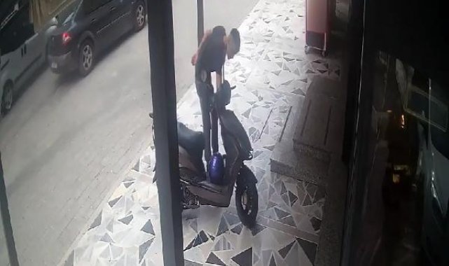 Motosikletin torpidosundaki cep telefonunu çaldı, kameradan tespit edilip yakalandı