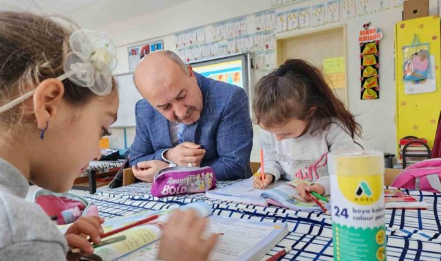 Müdür Başyiğit, öğrencilerden kitap okuma alışkanlığı kazanmalarını istedi