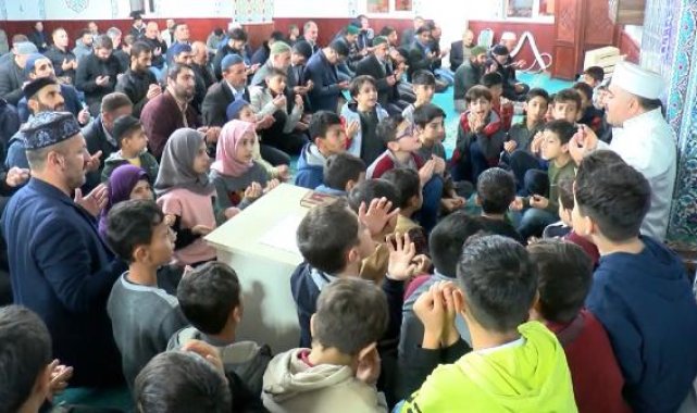 Muş'ta çocuklar Filistinli akranları için namaz kılıp, dua etti