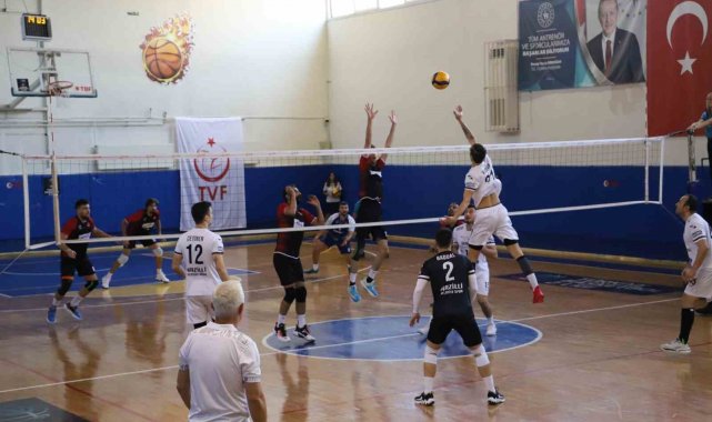 Nazilli Belediyespor, voleybolda Göcek'i mağlup etti