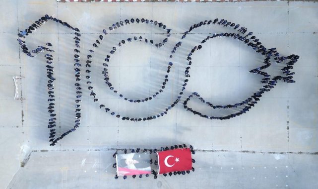 Nevşehir'de öğrencilerden '100. Yıl' koreografisi