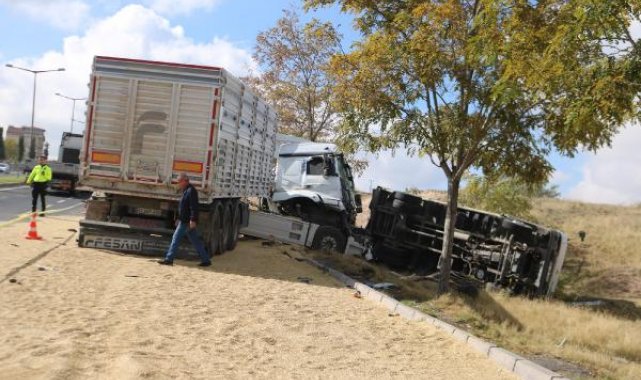 Nevşehir'de TIR, buğday yüklü kamyonete çarptı: 4 yaralı