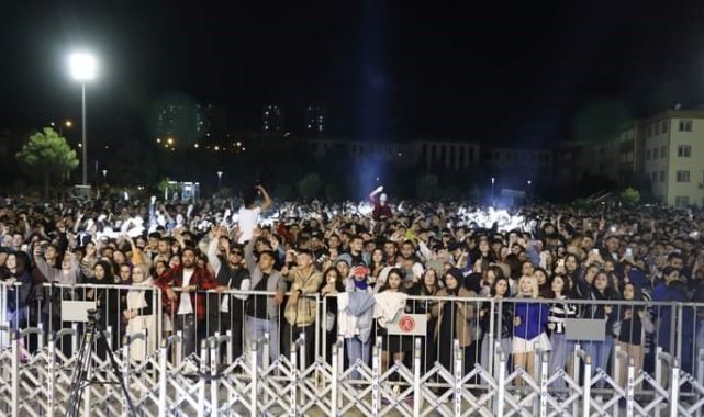 NEVÜ'lü Gençler 'hoş geldin' Konserinde