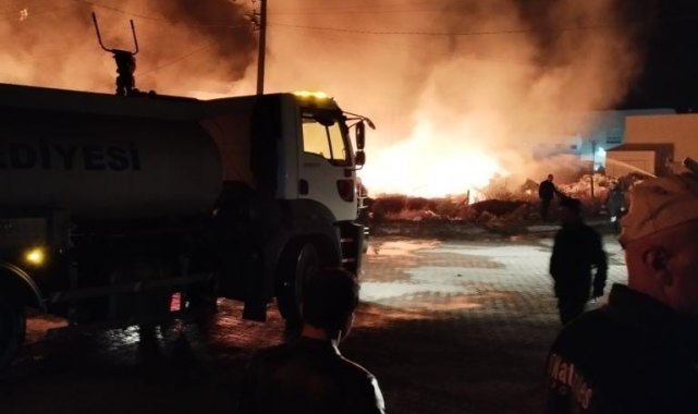 Niğde'de geri dönüşüm fabrikasında yangın