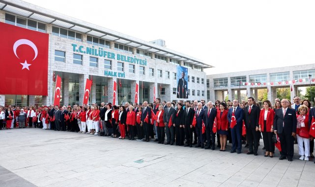 Nilüfer'de Cumhuriyet Bayramı kutlamalarının ilk adresi Atatürk anıtı
