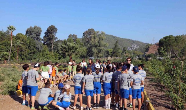 Öğrenciler Büyükşehir Marmaris Tıbbi Bitkiler Koleksiyon Bahçesi'ni ziyaret etti