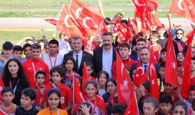 Öğrencilerin 100. yıl koşusu heyecanlı anlara sahne oldu