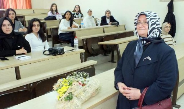Ortaokul ve liseyi açıktan bitirip, 59 yaşında üniversiteli oldu