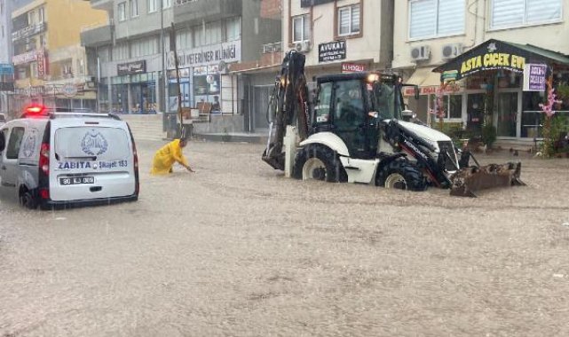 Osmaniye'de sağanak; yollar suyla doldu