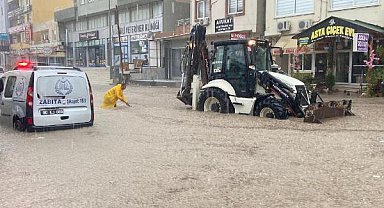 Osmaniye'de sağanak; yollar suyla doldu