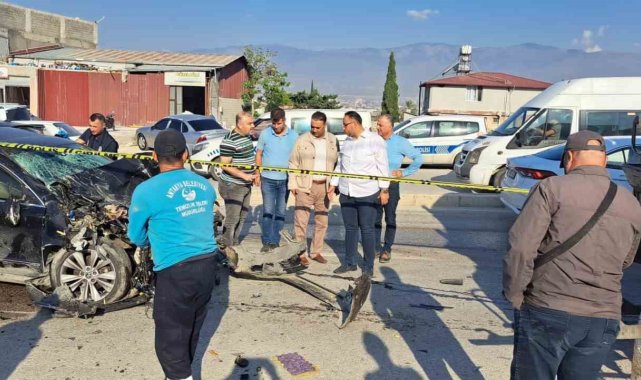Otomobil, çöp kamyonuna arkadan çarptı: Temizlik işçisi hayatını kaybetti