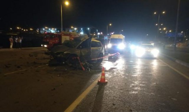 Otomobil, karşı şeride geçip otomobille çarpıştı: 1 ölü, 2 yaralı