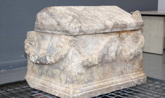 Otomobilde, Roma dönemine ait bebek lahdi ele geçirildi